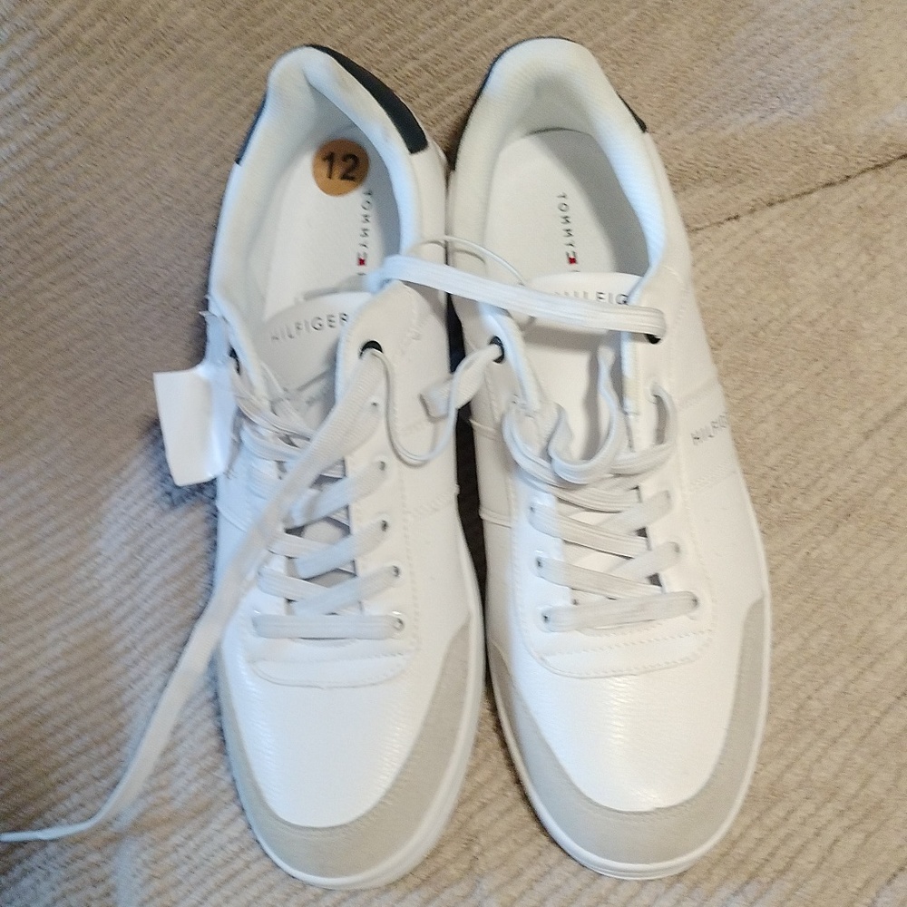 Tommy Hilfiger white casual shoes classic lace up sneakers. - Picture 4 of 7
